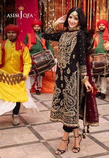 Mawra Hocane feet photo thumbnail