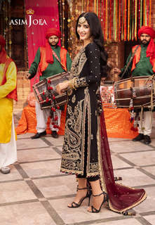 Mawra Hocane feet photo thumbnail