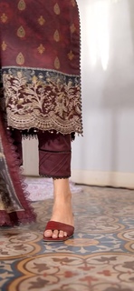 Mawra Hocane feet photo thumbnail