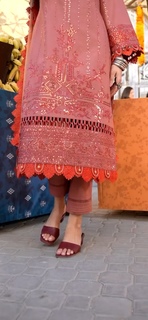 Mawra Hocane feet photo thumbnail