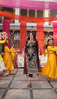 Mawra Hocane feet photo thumbnail