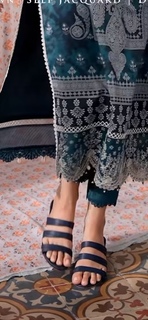 Mawra Hocane feet photo thumbnail