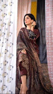 Mawra Hocane feet photo thumbnail