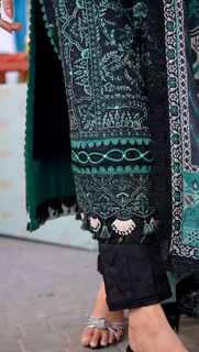 Mawra Hocane feet photo thumbnail