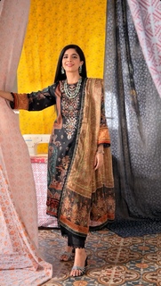 Mawra Hocane feet photo thumbnail