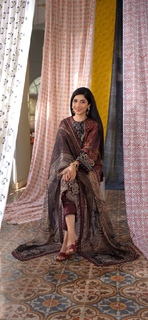 Mawra Hocane feet photo thumbnail