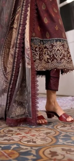 Mawra Hocane feet photo thumbnail