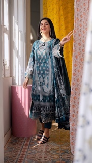 Mawra Hocane feet photo thumbnail