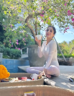 Mawra Hocane feet photo thumbnail