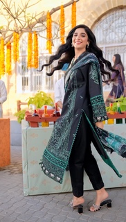 Mawra Hocane feet photo thumbnail