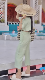 Mawra Hocane feet photo thumbnail