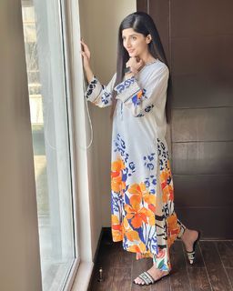 Mawra Hocane feet photo thumbnail
