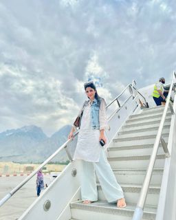Mawra Hocane feet photo thumbnail