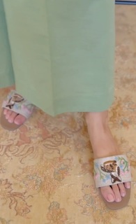 Mawra Hocane feet photo thumbnail