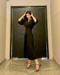 Mawra Hocane feet photo thumbnail