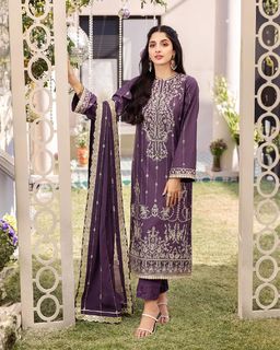 Mawra Hocane feet photo thumbnail