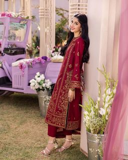 Mawra Hocane feet photo thumbnail