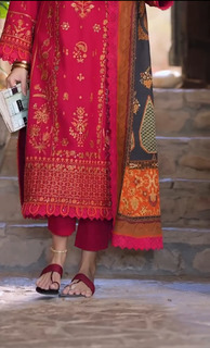 Mawra Hocane feet photo thumbnail