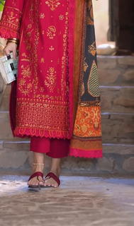 Mawra Hocane feet photo thumbnail