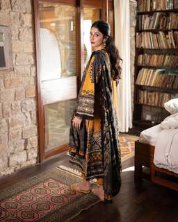 Mawra Hocane feet photo thumbnail