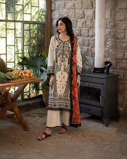 Mawra Hocane feet photo thumbnail