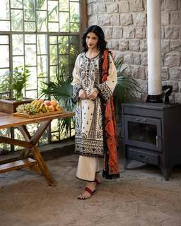 Mawra Hocane feet photo thumbnail