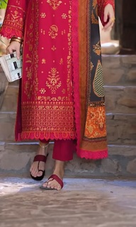 Mawra Hocane feet photo thumbnail