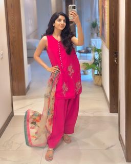 Mawra Hocane feet photo thumbnail