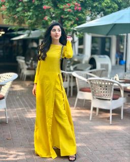 Mawra Hocane feet photo thumbnail
