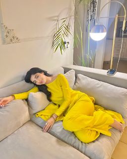 Mawra Hocane feet photo thumbnail