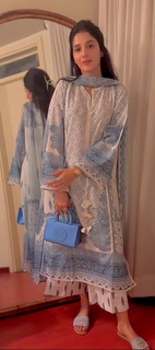 Mawra Hocane feet photo thumbnail