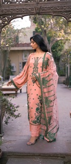 Mawra Hocane feet photo thumbnail