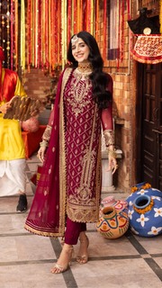 Mawra Hocane feet photo thumbnail