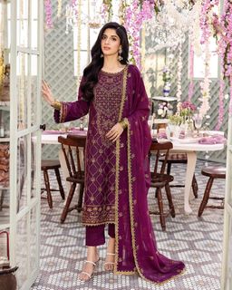 Mawra Hocane feet photo thumbnail