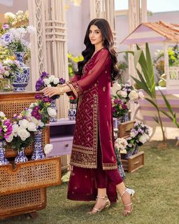 Mawra Hocane feet photo thumbnail