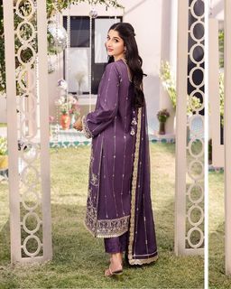 Mawra Hocane feet photo thumbnail