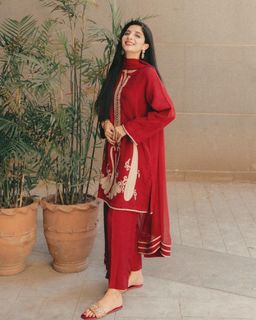 Mawra Hocane feet photo thumbnail