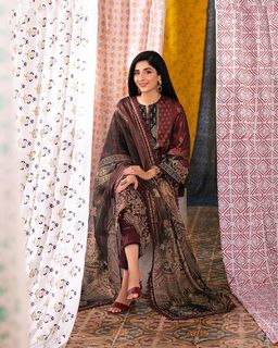 Mawra Hocane feet photo thumbnail