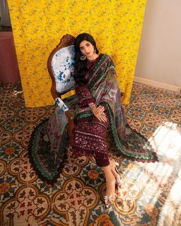 Mawra Hocane feet photo thumbnail