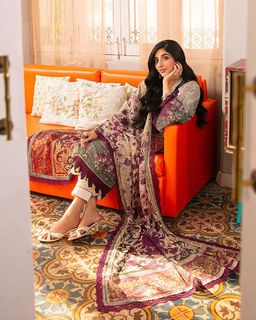 Mawra Hocane feet photo thumbnail