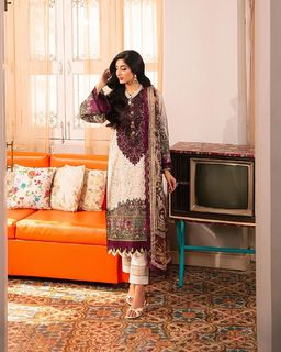 Mawra Hocane feet photo thumbnail