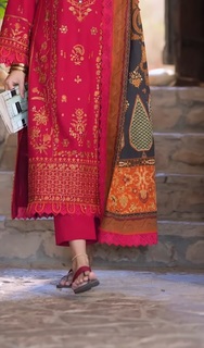 Mawra Hocane feet photo thumbnail