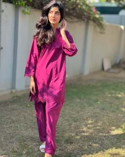 Mawra Hocane feet photo thumbnail