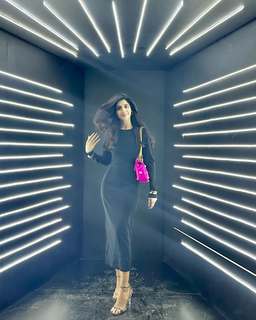 Mawra Hocane feet photo thumbnail