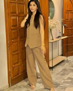 Mawra Hocane feet photo thumbnail