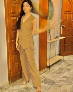 Mawra Hocane feet photo thumbnail