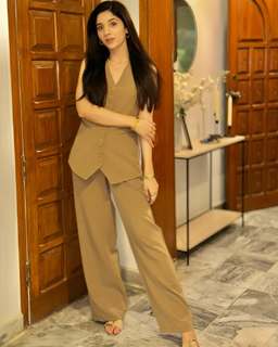 Mawra Hocane feet photo thumbnail