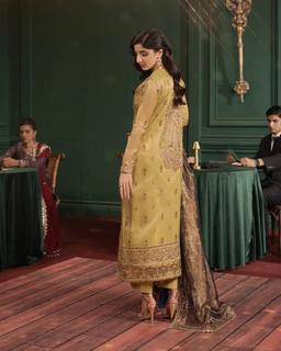 Mawra Hocane feet photo thumbnail