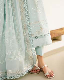 Mawra Hocane feet photo thumbnail