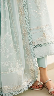 Mawra Hocane feet photo thumbnail